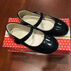 Black patent leather girls shoes